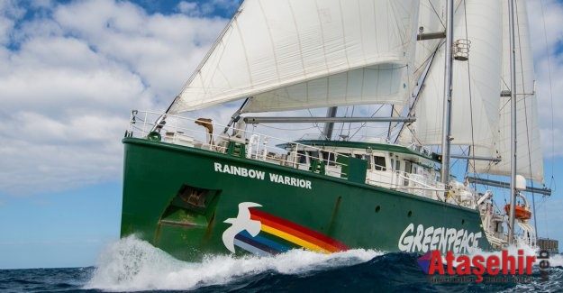 Efsane gemi Rainbow Warrior İstanbul'da