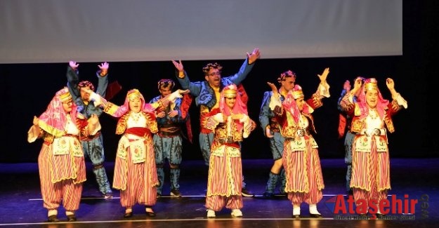 ENGELLİ ÖĞRENCİLERİN GÖSTERİLERİ AYAKTA ALKIŞLANDI
