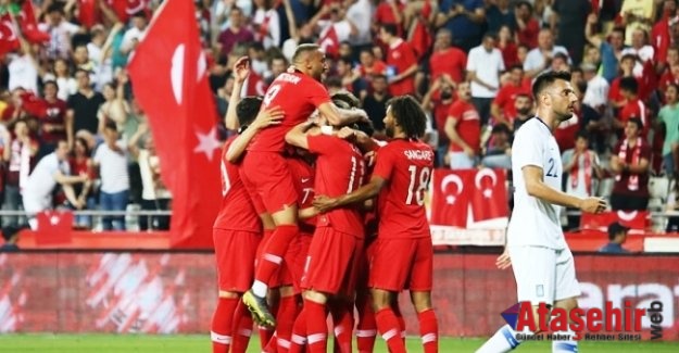 TÜRKİYE FRANSA'YI 2 - 0 YENDİ