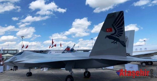 Türkiye'nin İlk Yerli Savaş Uçağı Paris'te Sergilendi