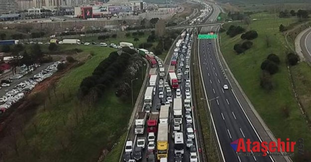 İstanbul'a giriş ve çıkışta korona kuyruğu oluştı