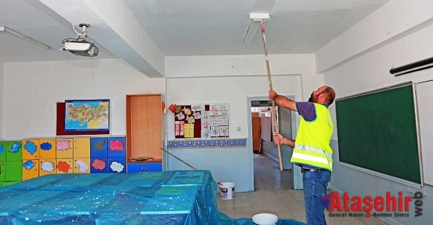 ATAŞEHİR'DE OKULLARA DESTEK SÜRÜYOR