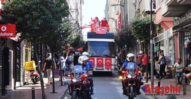 ŞİŞLİ BELEDİYESİ, 30 AĞUSTOS ZAFER BAYRAMI’NI KOMŞULARIYLA BİRLİKTE KUTLADI
