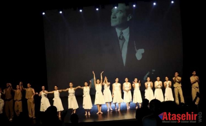 ‘Cumhuriyet 21. Yüzyıl’ modern dans gösterisi nefes kesti