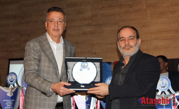 Ataşehir'in siyasileri Anadolu Güvercin Yarışması kupa töreninde buluştu