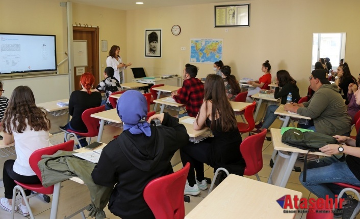 ATAŞEHİR'DE ÜNİVERSİTE SINAVINA HAZIRLANAN ÖĞRENCİLERE ÖNEMLİ DESTEK