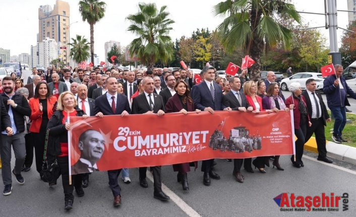 ATAŞEHİR’DE BİNLERCE KİŞİ 29 EKİM COŞKUSUNA ORTAK OLDU: