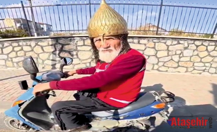 Denizli’de İlginç Görüntü: Kask Yerine Miğferle Motosiklet Kullandı