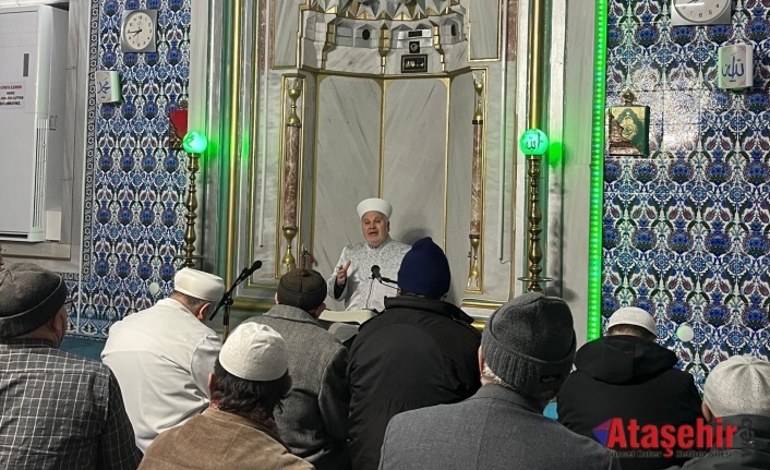 Ataşehir'de Berat Kandili Coşkusu: Eller Semaya, Gönüller Duaya Açıldı