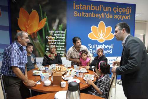 Sultanbeylide Ramazan’ın coşkusu iftar davetleri devam ediyor. Başkan Keskin, Belediye Büyük Salon’da engelli vatandaşları ağırladı.