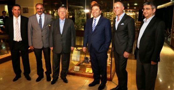 Ali Kılıç Aziz Yıldırım’ı makamında ziyaret etti.