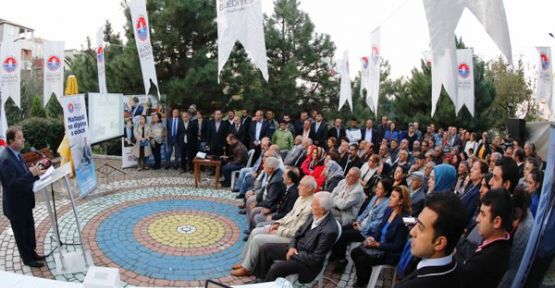 Ali Kılıç  Maltepe'yi dinliyor