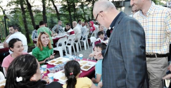 Beykoz'da Ramazan Bereketi Sokak İftarlarıyla Mahallelere Taşıyor