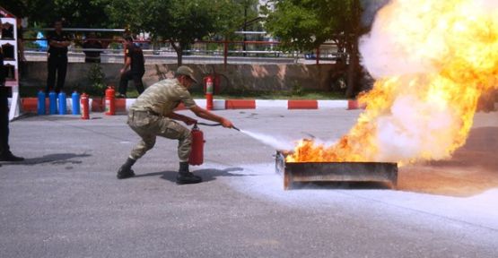 Çankırı İtfaiyesinden Mehmetçiğe Yangın Eğitimi
