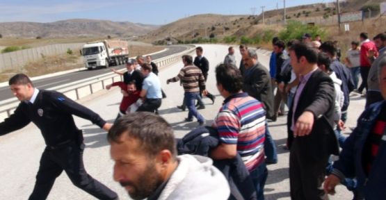 Çankırı'da Maaşını Alamayan İşçiler D -100 Karayolunu Kapattı