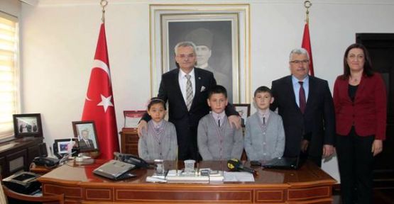 ÇankırıValisi Vahdettin Özcan Makamını Öğrencilere Devretti