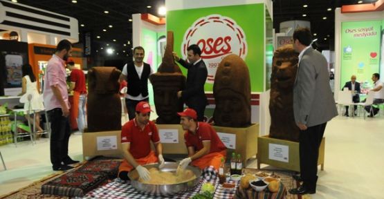 Çiğköfteden Nemrut heykelleri yapıldı