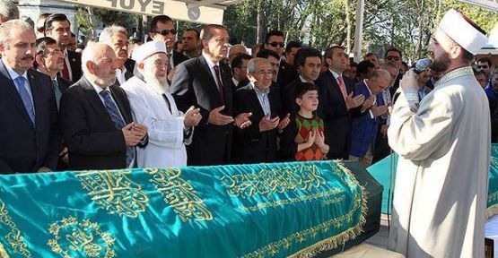 Ekrem Erdem'in babasının cenazesi toprağa verildi