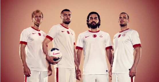 Galatasaray yeni sezon formalarını tanıttı