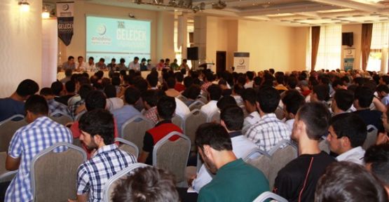 Gençliğin Gelecek Tasavvuru Ankara'da Tartışılıyor