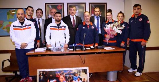 İBB AK Parti Gurubu şampiyonları ağırladı