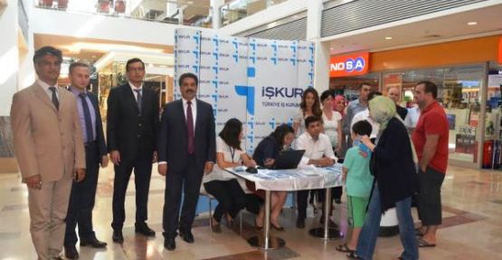 İŞKUR alışveriş merkezlerinde vatandaşlarla buluşuyor