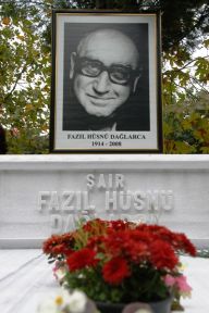 KADIKÖY’DE FAZIL HÜSNÜ DAĞLARCA
