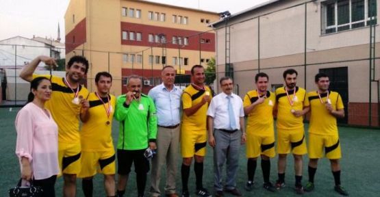 M. Zeki Demir Ortaokulu Şampiyon Oldu