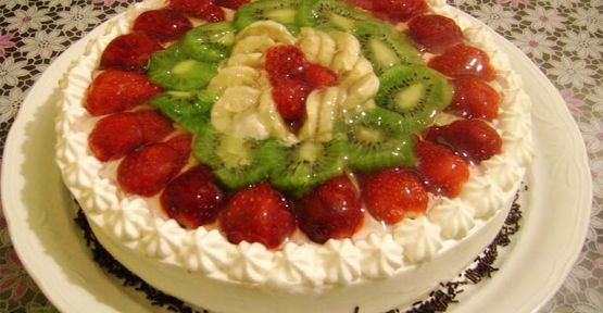 Meyveli yaş pasta 