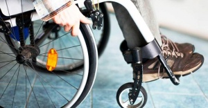 Yaş grubu ve cinsiyete göre en az bir engeli olan nüfusun oranı, 2011