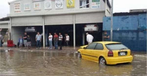 Ataşehir ve  Kadıköy'ü sel bastı