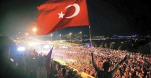 Boğaziçi Köprüsü'nde demokrasi nöbeti