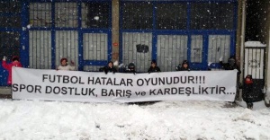 Çocuklardan Hakeme Pankartlı destek