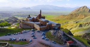İshak Paşa Sarayı'na turist ilgisi