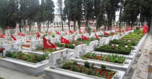 Edirnekapı Şehitlikte bayram arifesi dualar edildi