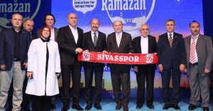 Kadir Topbaş Sivaslılarla iftarda buluştu