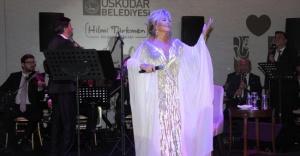Emel Sayın Üsküdar'da sevenleriyle buluştu