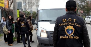 POLİS OKULLARDA DENETİM YAPTI