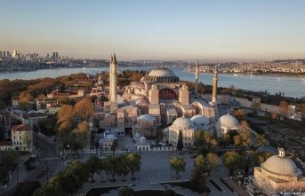 İSTANBUL’A GELEN TURİST SAYISI YÜZDE 47,7 AZALDI