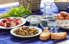 Yunanistanda 6 euroya ne yenir