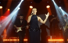  DERYA ULUĞ’DAN TURKCHEM GECESİNE ÖZEL PERFORMANS