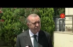 Cumhurbaşkanı Erdoğan, cuma namazı sonrası gazetecilere açıklama yapıyor. 17 Temmuz 2020