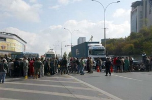 Kurban Satıcıları_E-5 Yolunu Kesti