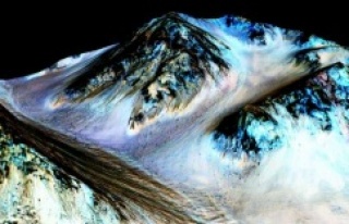 NASA, Mars'ta akan su bulundu