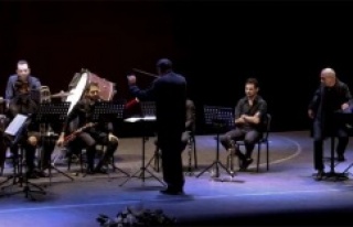 Genco Erkal “Camerata İzmir”le sahne aldı