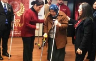 Görme engellilere beyaz baston dağıtıldı