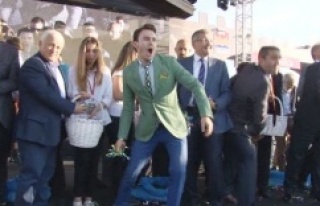 Tıp Festivalinde Gökten Mesir Macunu Yağdı