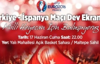 Maltepe'de Dev ekranda Milli Maç Keyfi