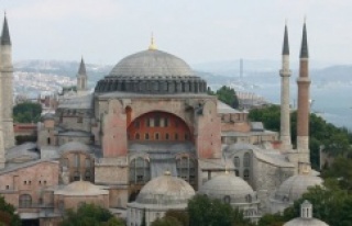 Ayasofya'da Okunan Ezan Yunanistan'ı Kızdırdı