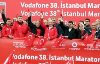 İSTANBUL MARATONU’NDA ONBİNLER “15 TEMMUZ ŞEHİTLERİ”...